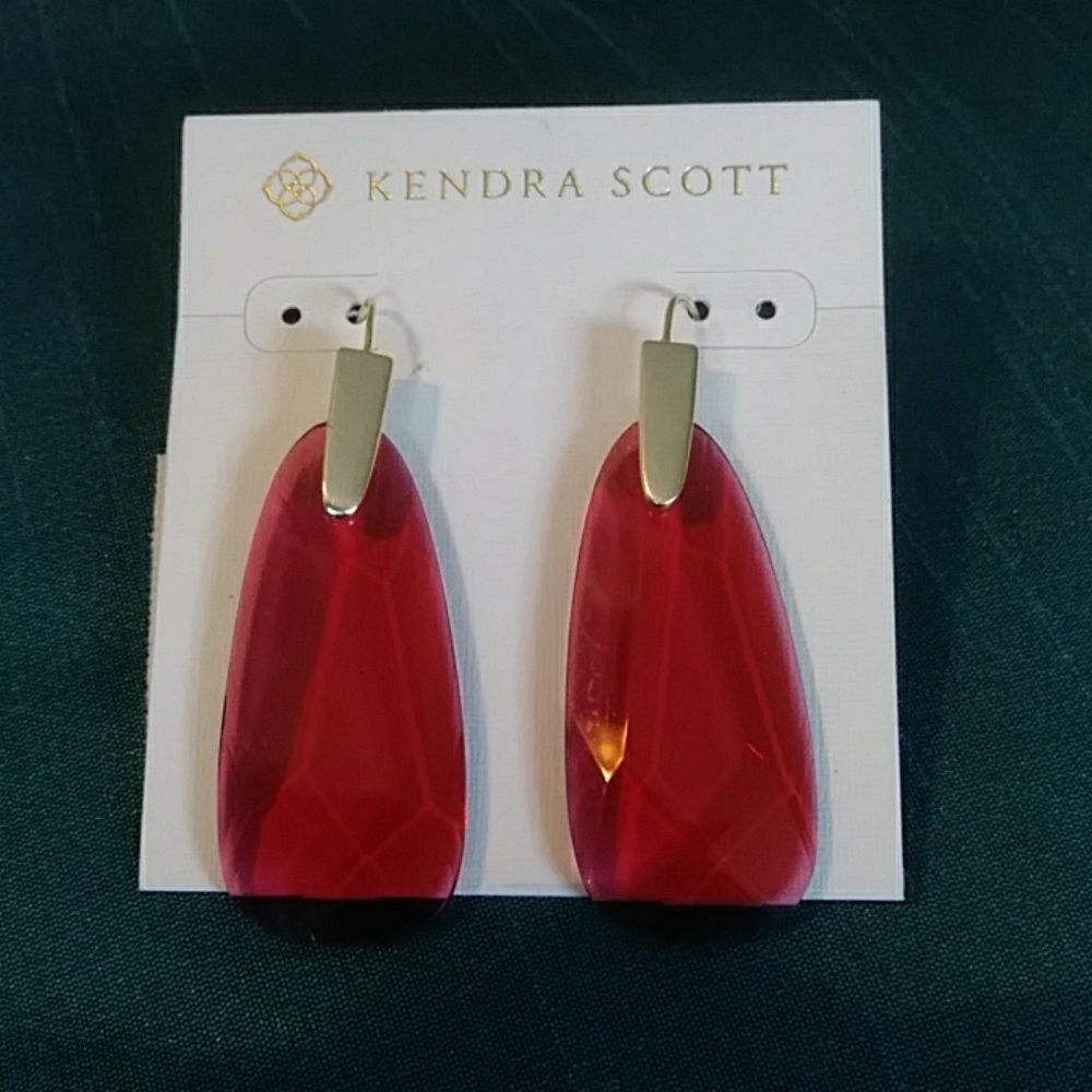 Kendra Scott maize earring in berry glass